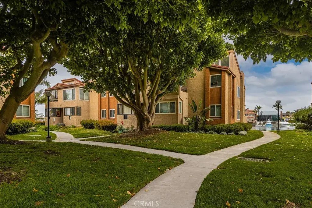 17110 Bluewater Lane, Huntington Beach