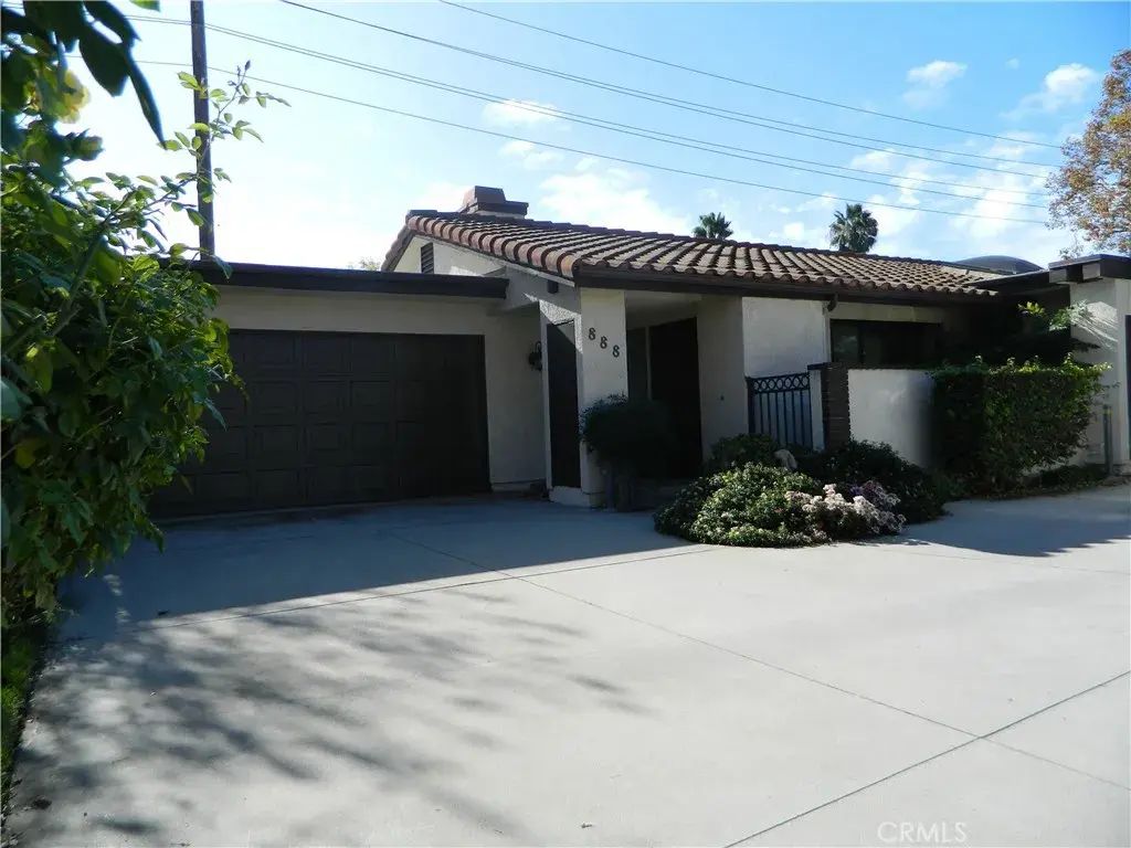 888 Via Maria, Upland