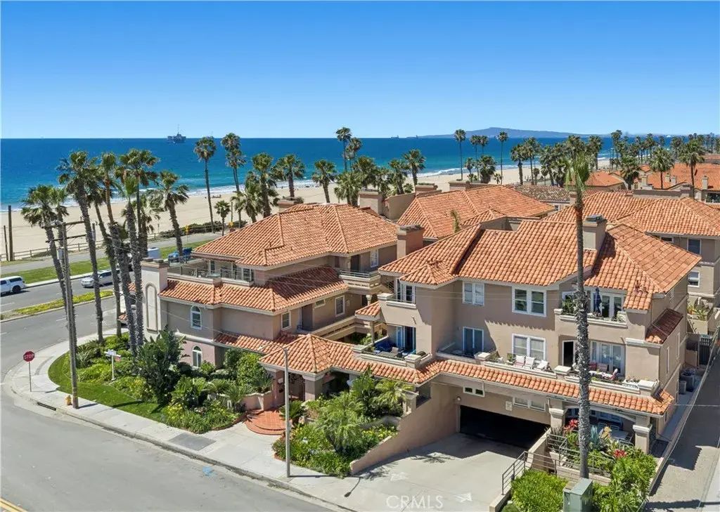 1900 Pacific Coast 9, Huntington Beach