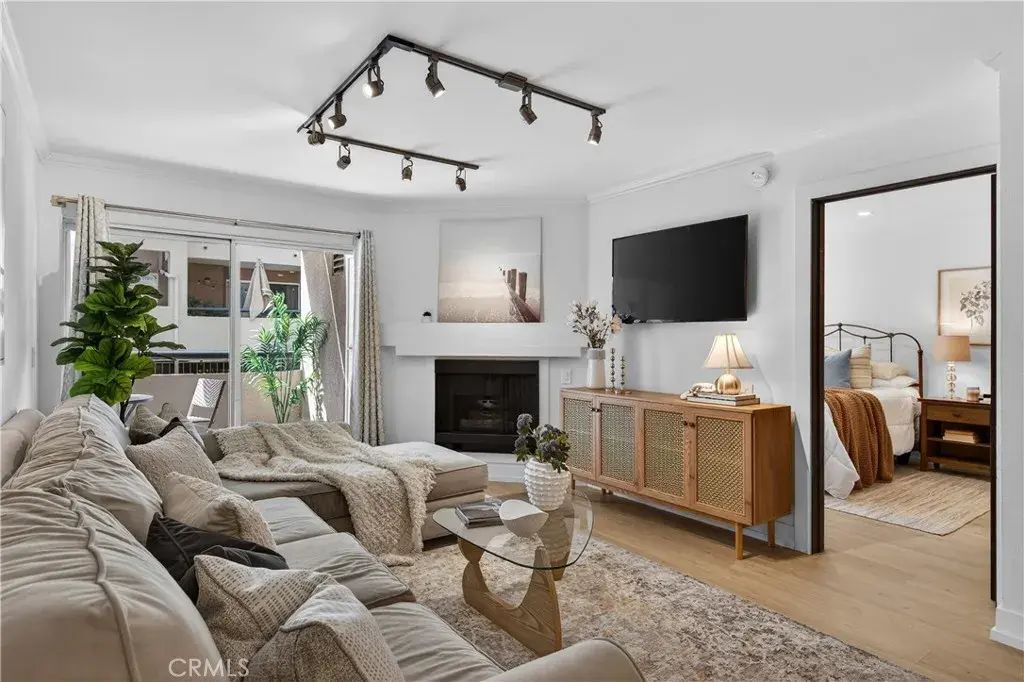 5550 Owensmouth 123, Woodland Hills