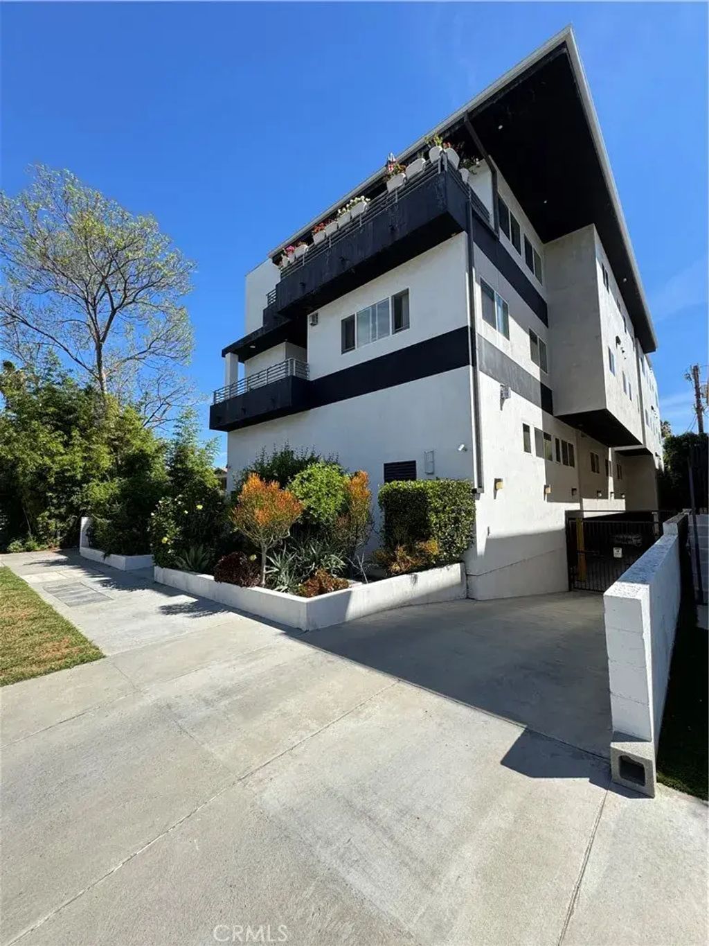 5432 Hermitage Ave 202, Valley Village