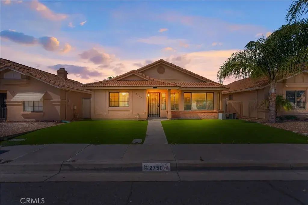 2750 La Paz, Hemet