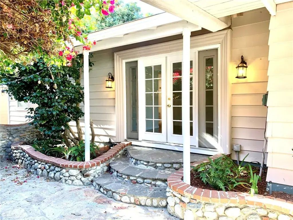 12720 Sarah, Studio City
