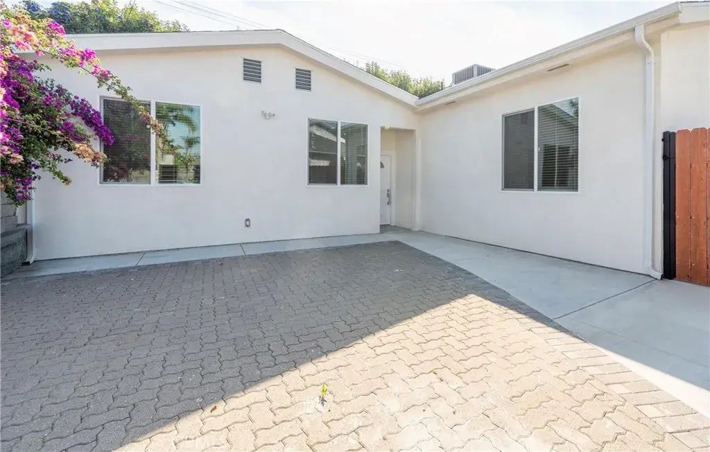7514 Forbes Avenue, Lake Balboa