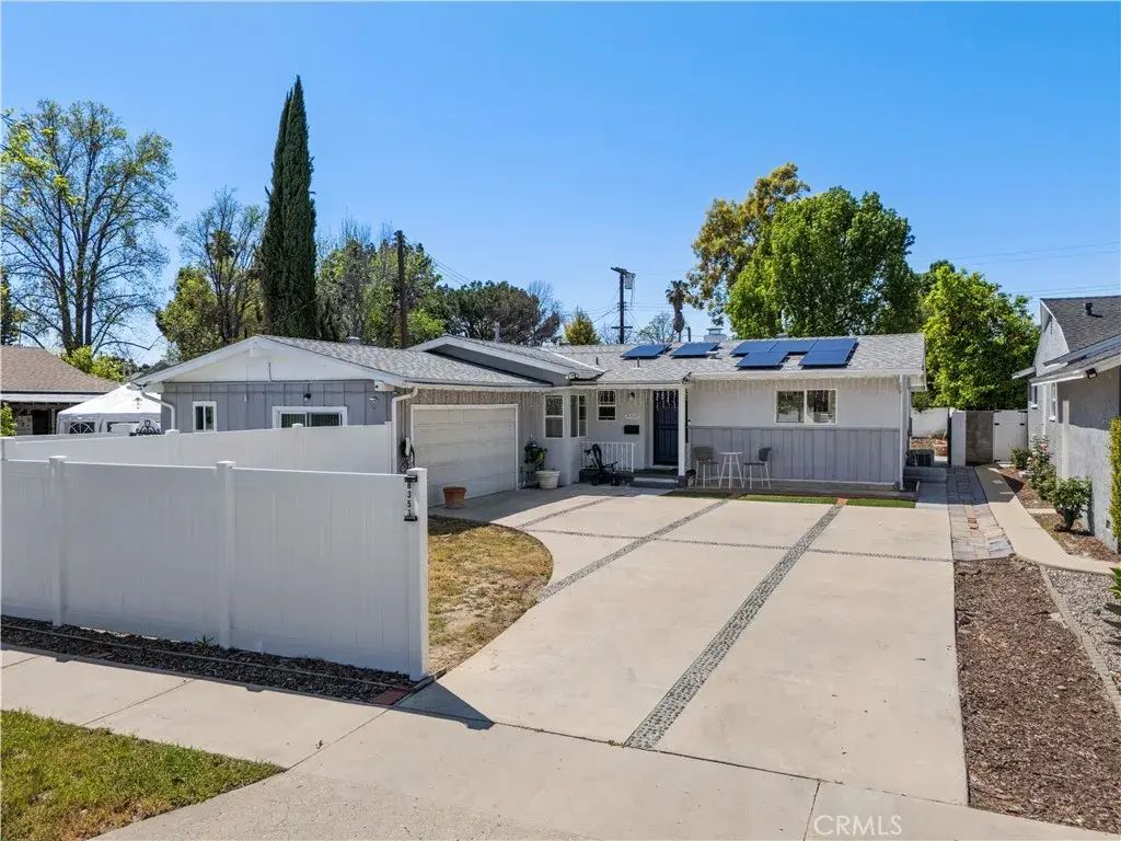 8353 Chimineas, Northridge