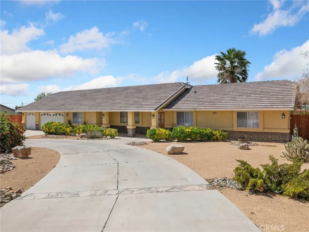 16992 Joshua, Apple Valley