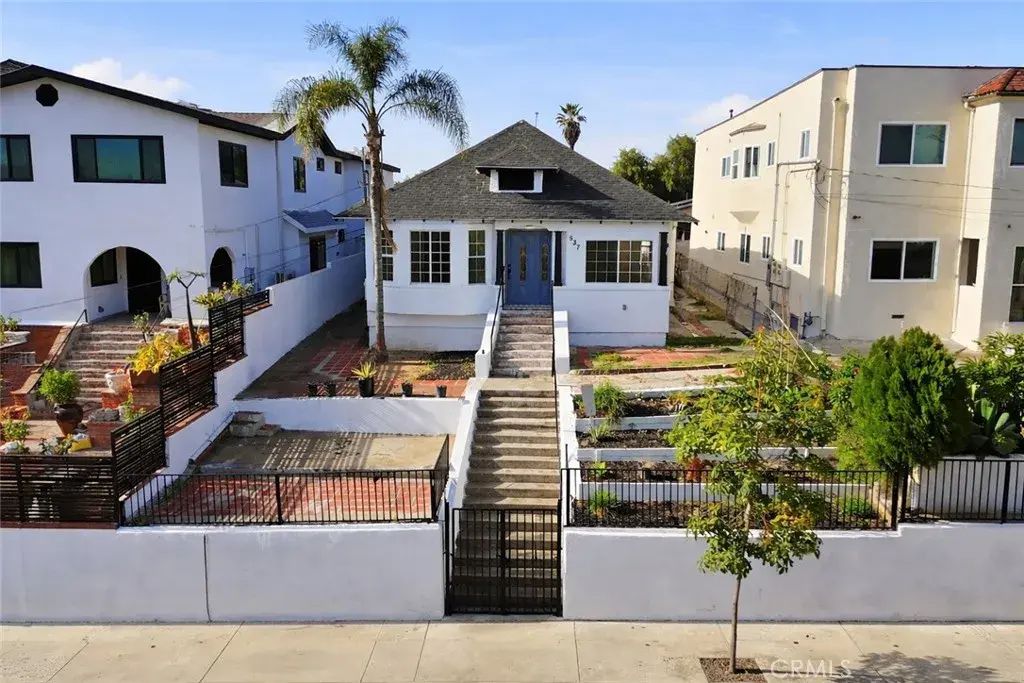 537 N Cummings Street, Los Angeles
