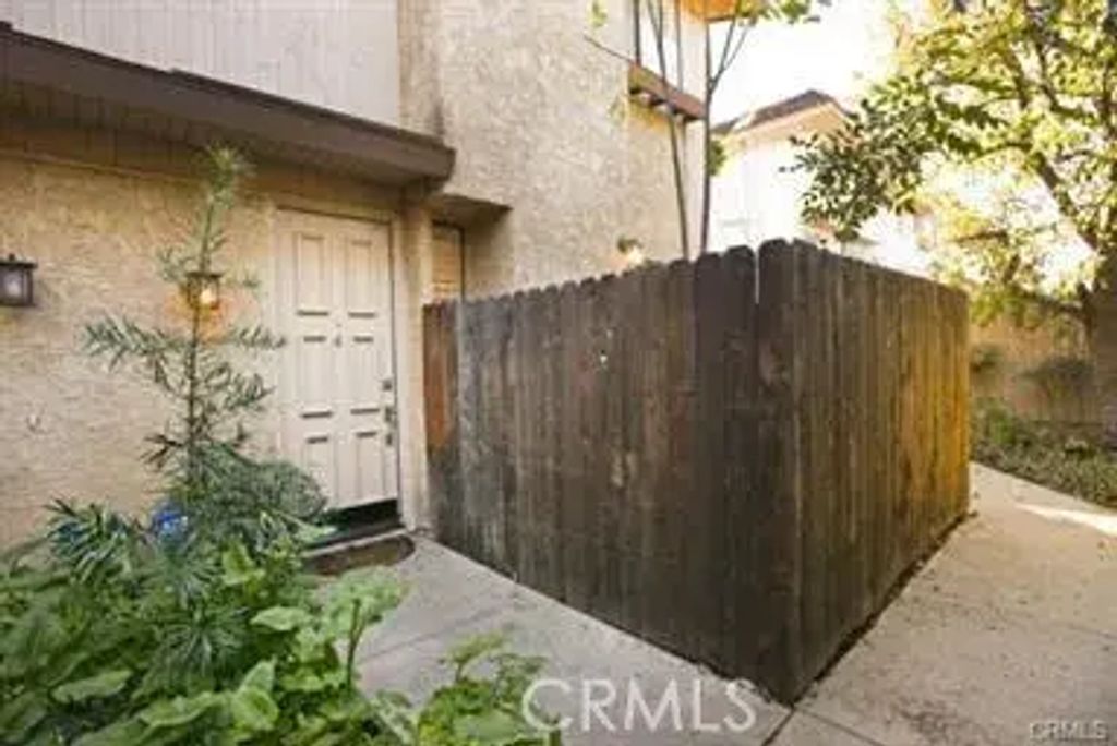 17807 Devonshire Street 4, Northridge