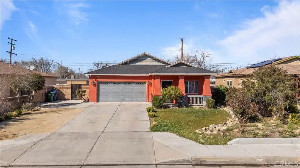 1329 W Ave I, Lancaster