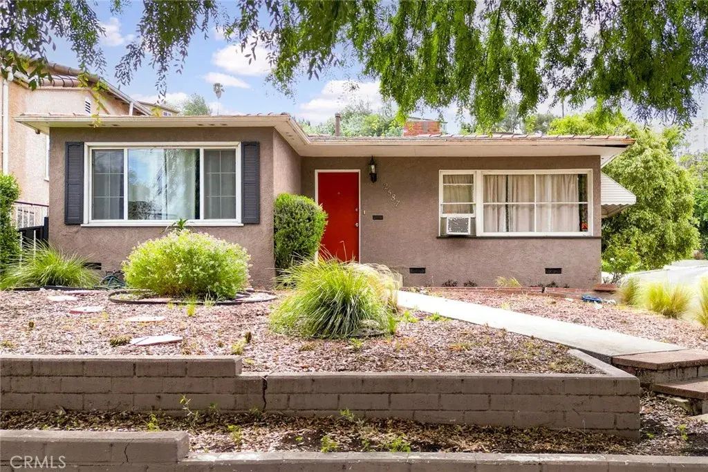 2587 Lombardy, Los Angeles
