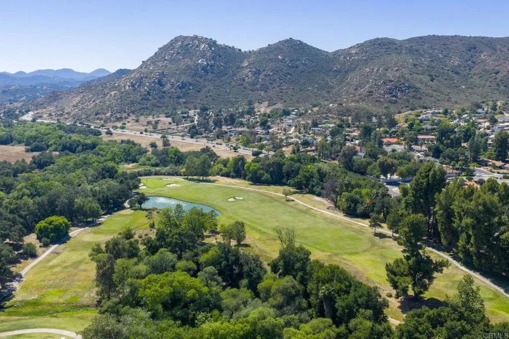 15615 Vista Vicente Drive 11, Ramona