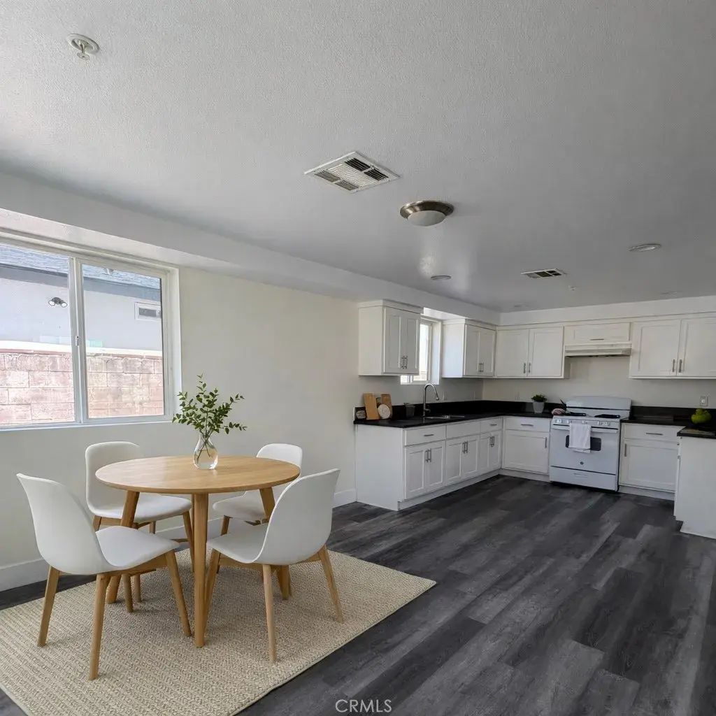 1128 E 84th Place B, Los Angeles