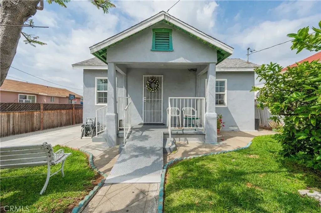 4253 Eugene, Los Angeles