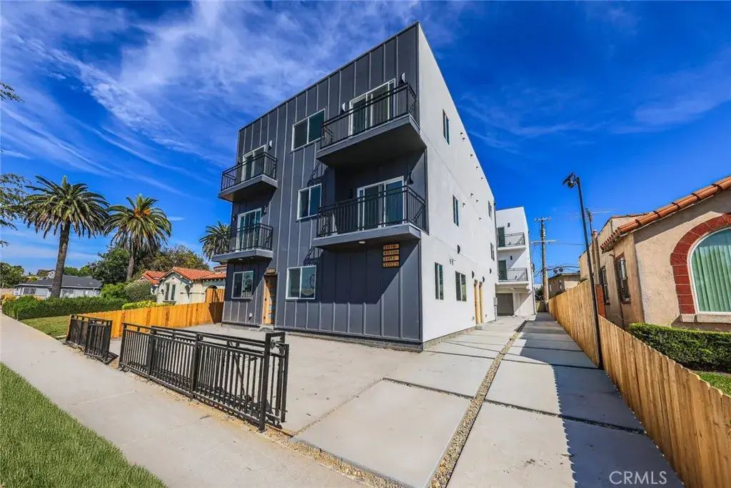 2012 Dunsmuir Avenue A, Los Angeles