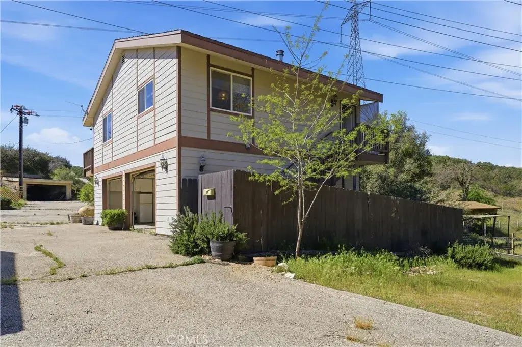 42135 San Francisquito Canyon Rd, Lake Hughes