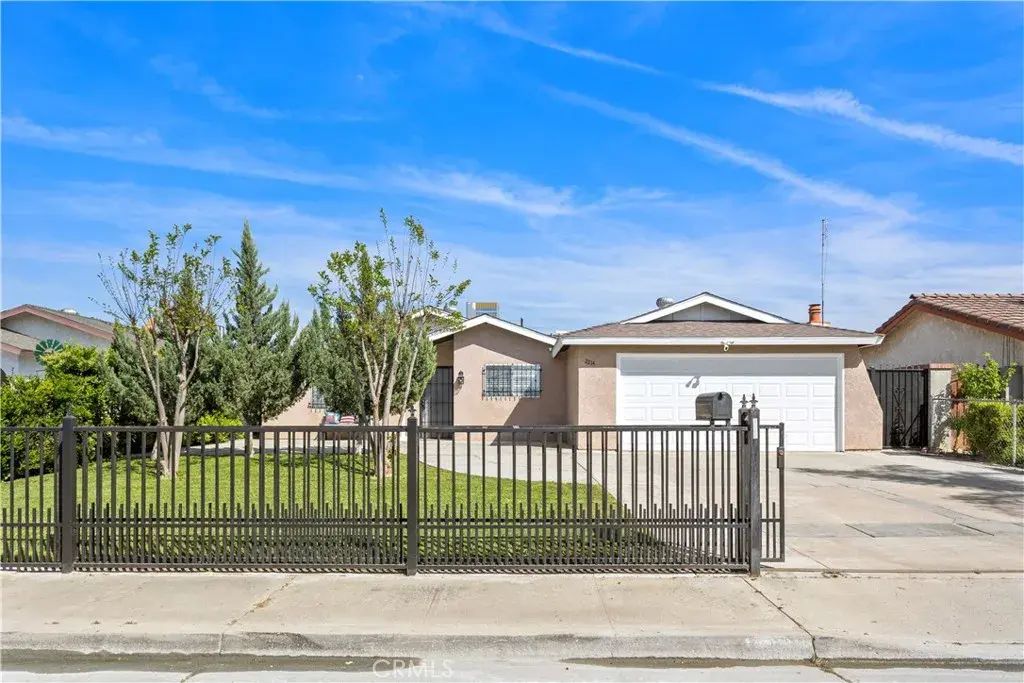 2214 Quincy, Delano
