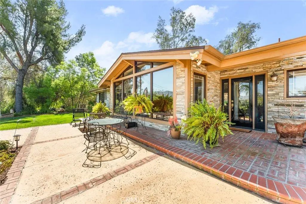 5051 Victoria Avenue, Riverside