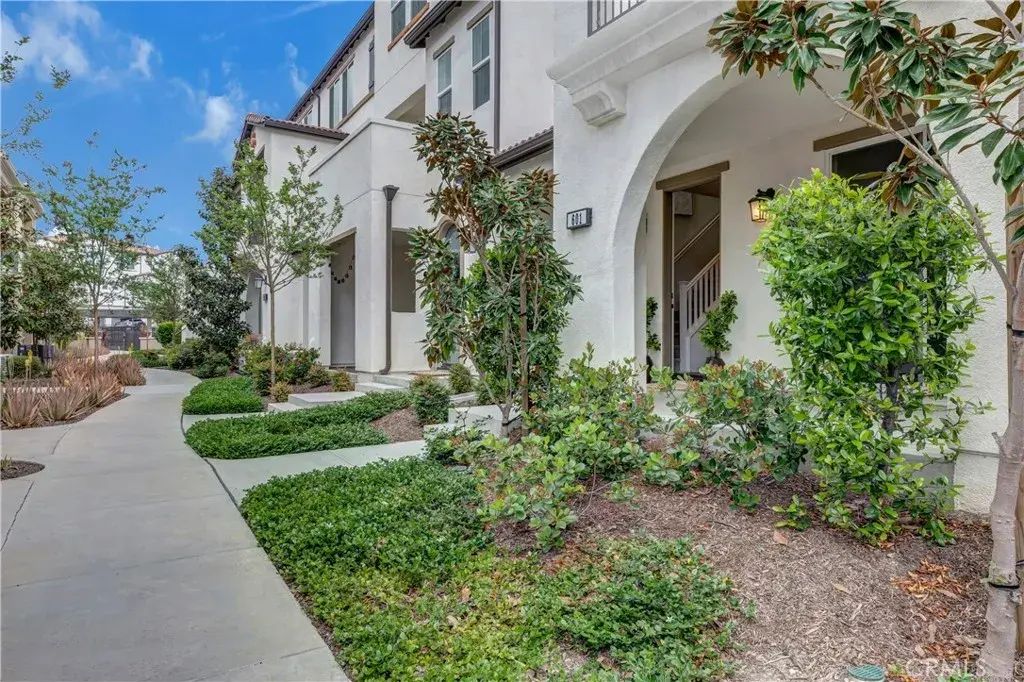 601 Shadowbrook, Lake Forest