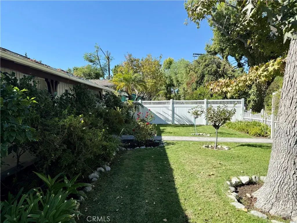 22346 Burbank, Woodland Hills