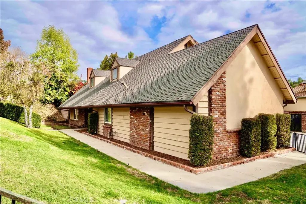4310 Tamoshanter, Tarzana