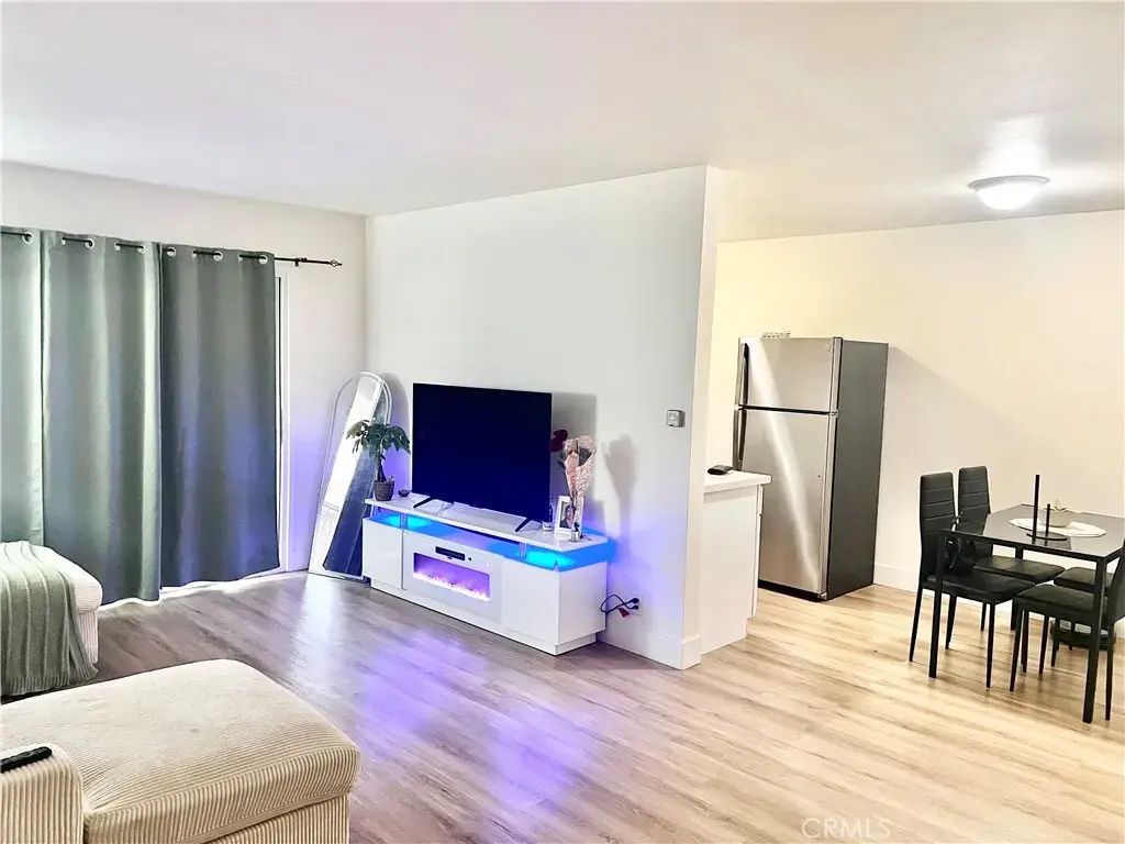 1250 E 3rd Street 8, Long Beach
