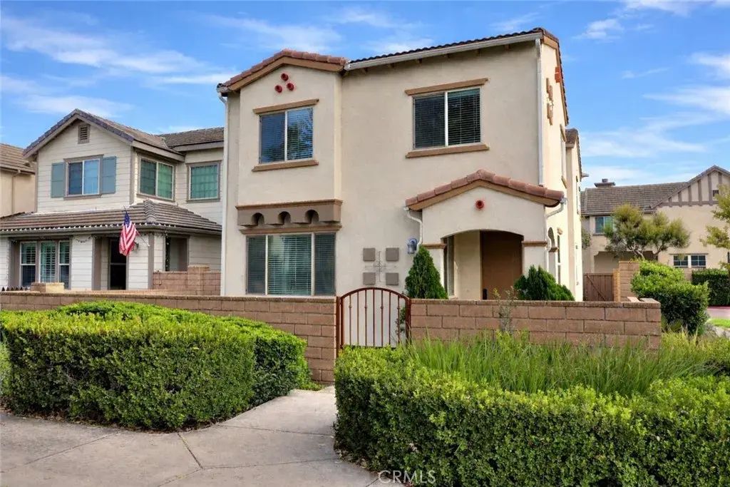 858 Calaveras, Corona