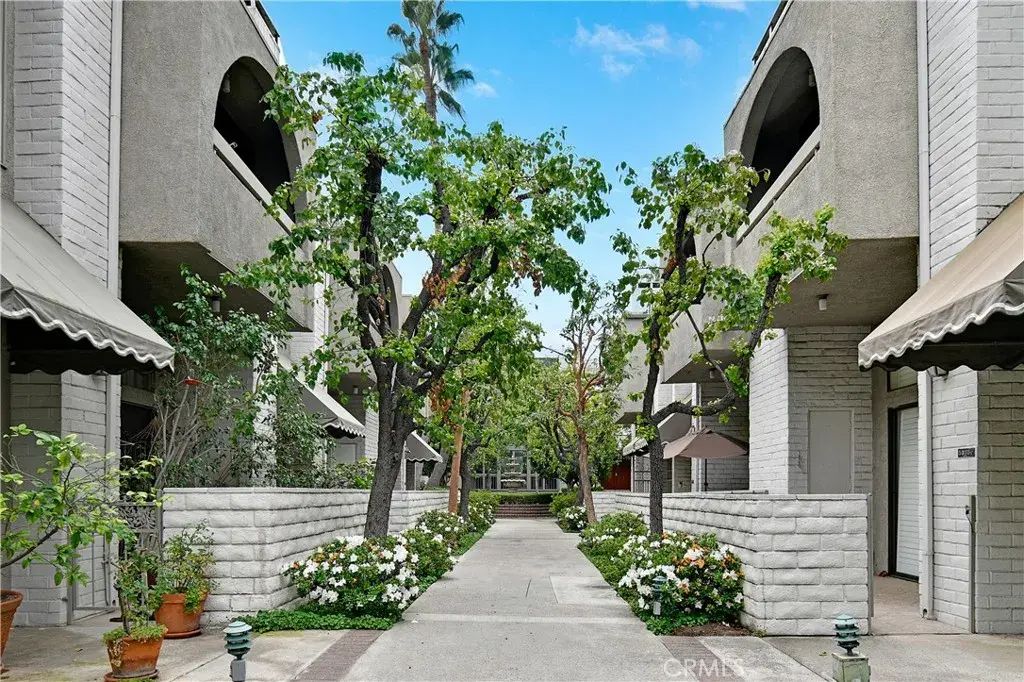 5335 White Oak Avenue A, Encino