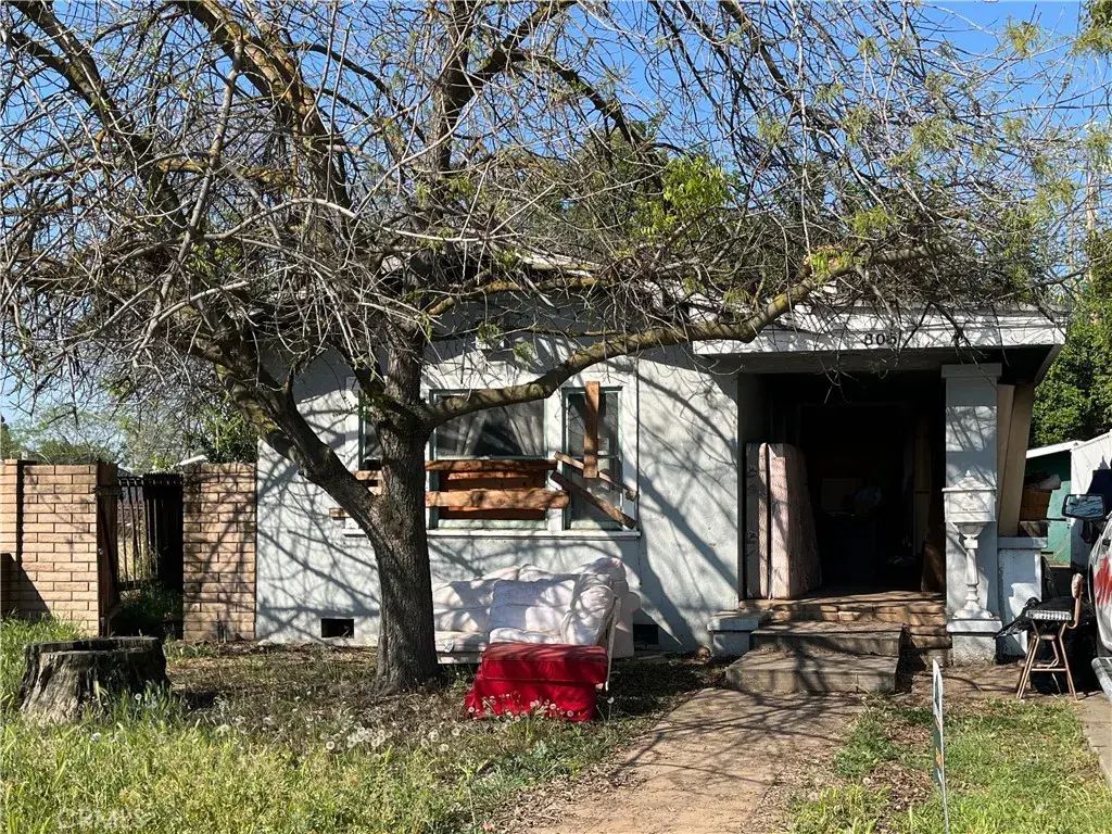 805 S Court Street, Visalia