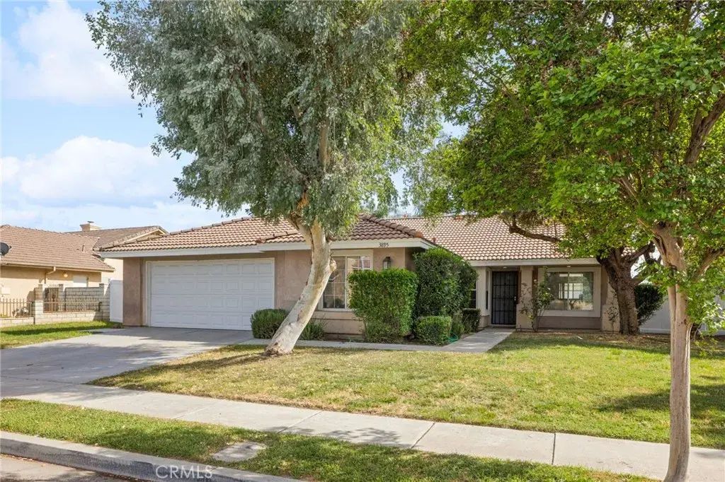 3895 Paris, Hemet
