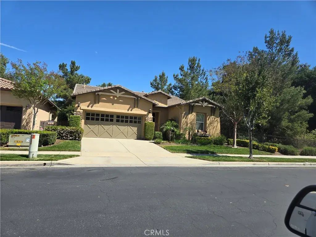24590 Lowe, Corona
