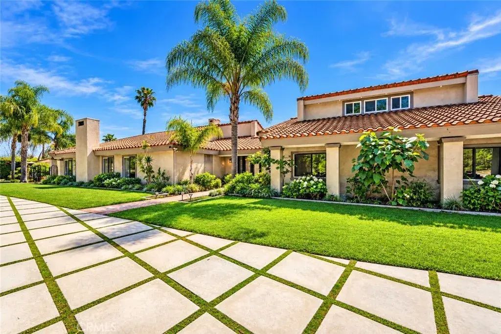 940 N Silent Ranch Drive, Glendora