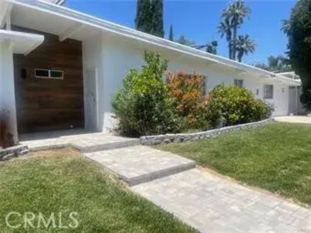 7915 Bothwell Road, Reseda