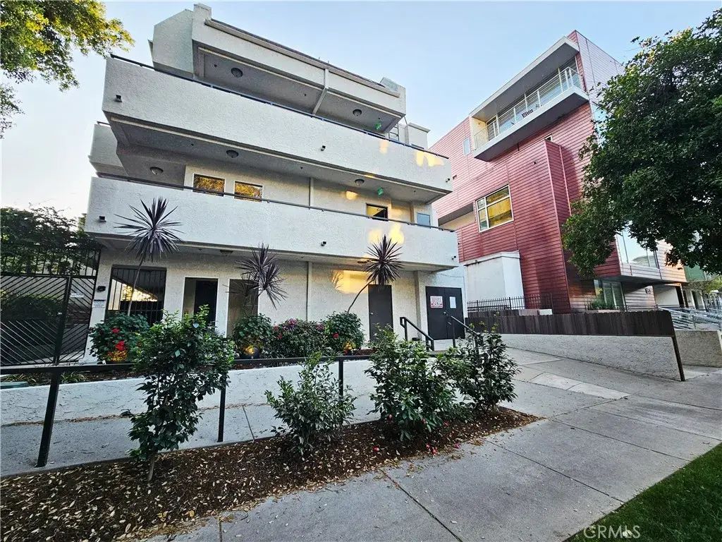 156 S Oak Knoll 209, Pasadena