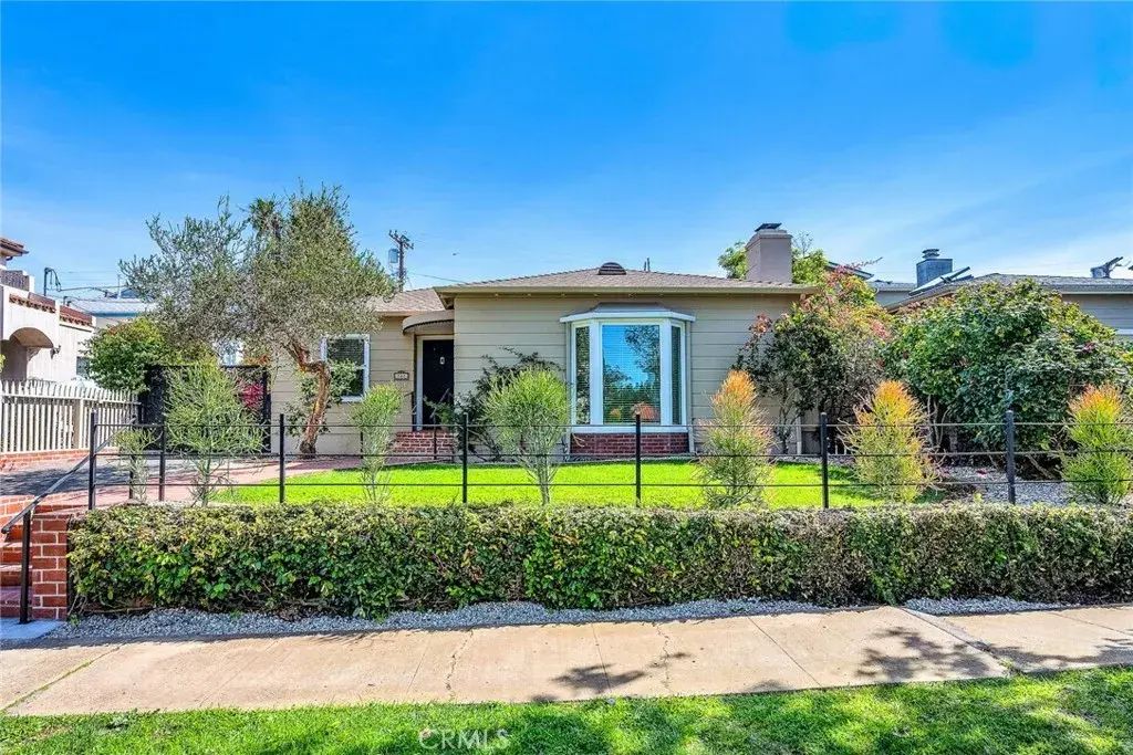 782 N Almar Avenue, Pacific Palisades