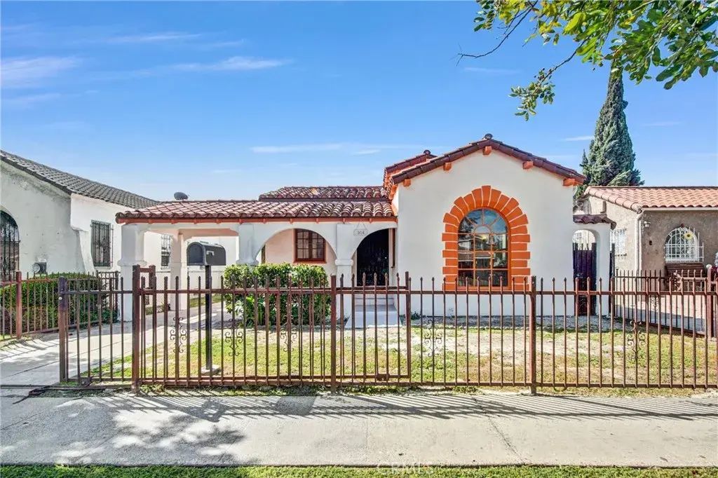 914 E 83rd Street, Los Angeles