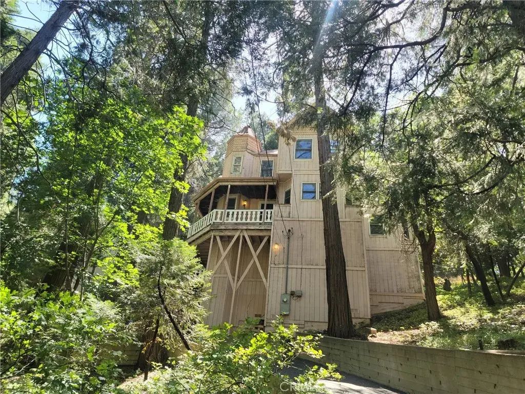 24083 Cresta Drive, Crestline