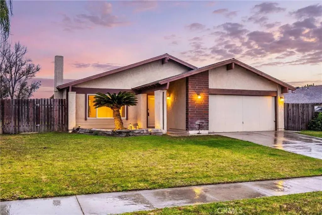 989 Oakdale, Corona