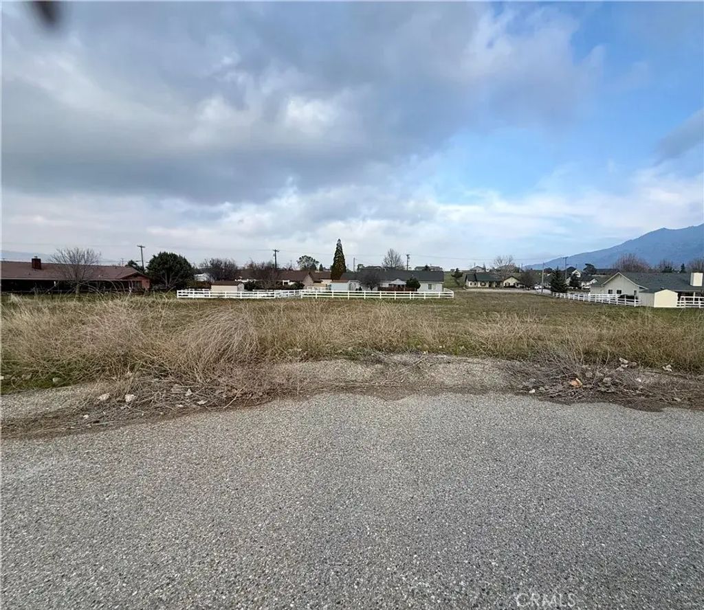 Burlingame Court, Tehachapi