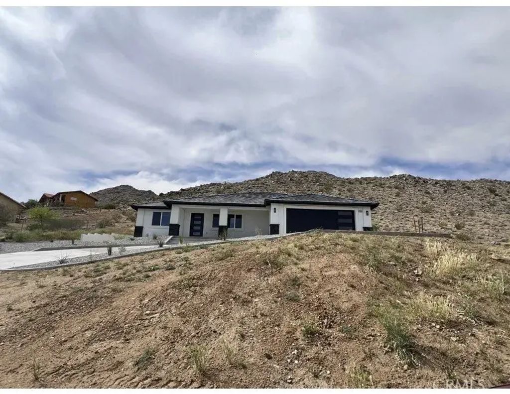 16196 Rancherias Road, Apple Valley