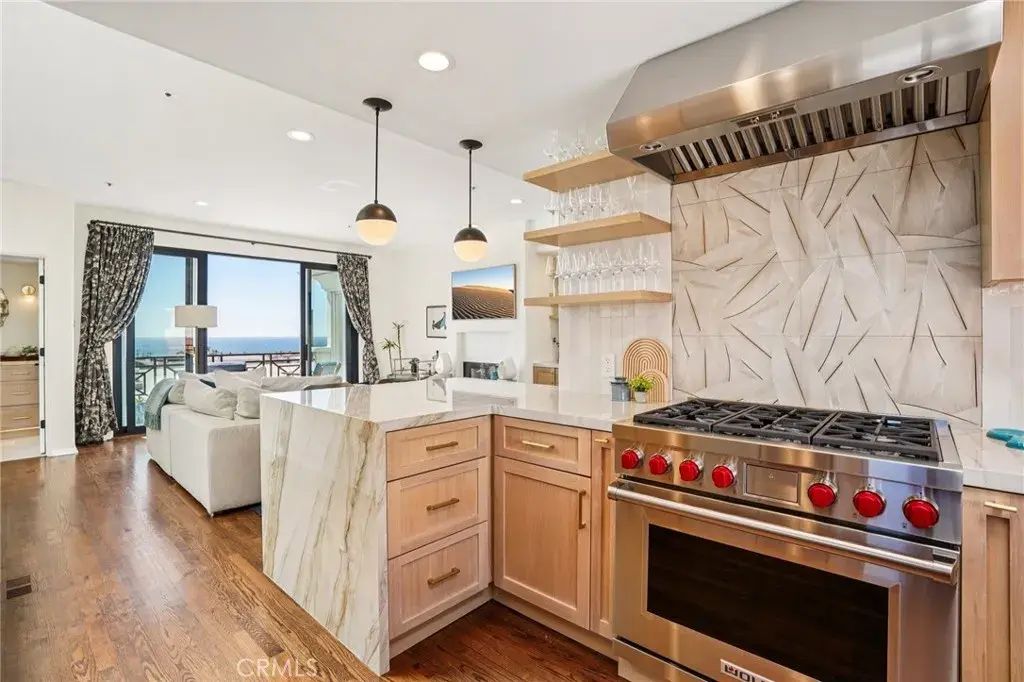 710 Manhattan Beach Boulevard, Manhattan Beach