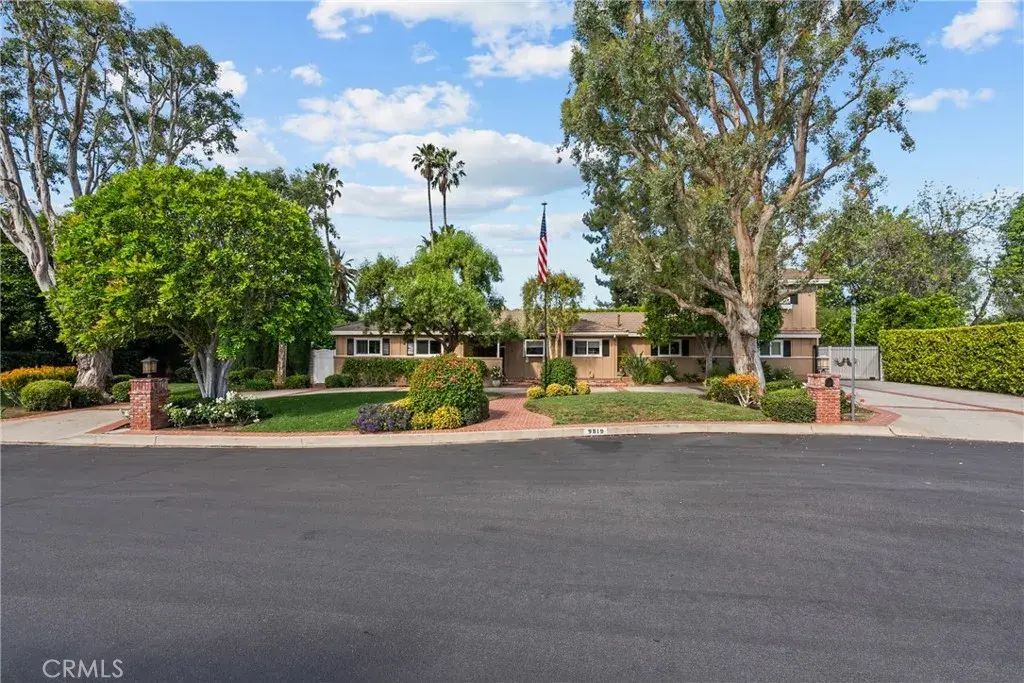 9819 Nestle Avenue, Northridge