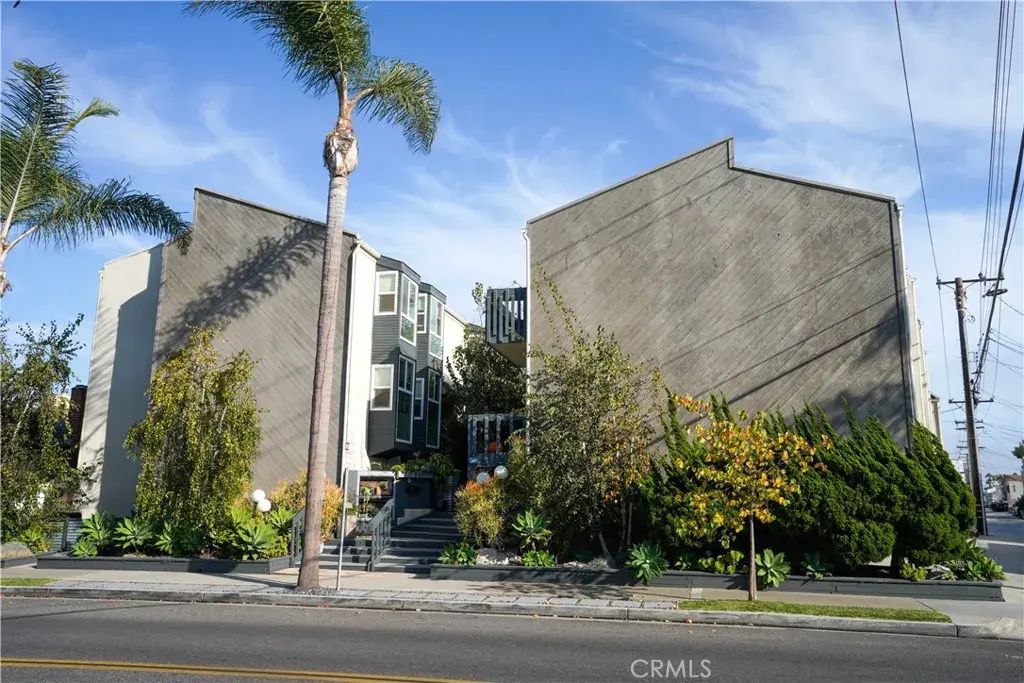 320 12th Street 12, Seal Beach
