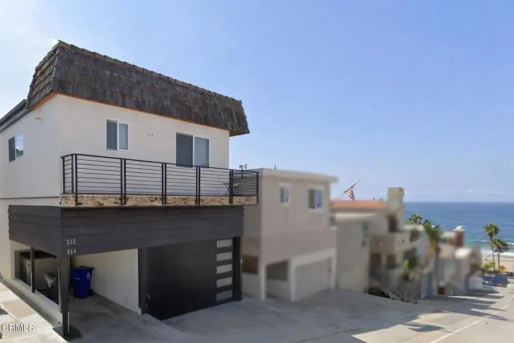 214 42nd Street, Manhattan Beach