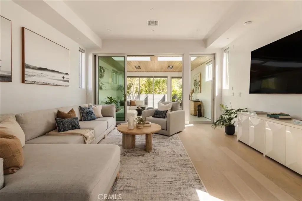 664 Rosecrans Avenue, Manhattan Beach