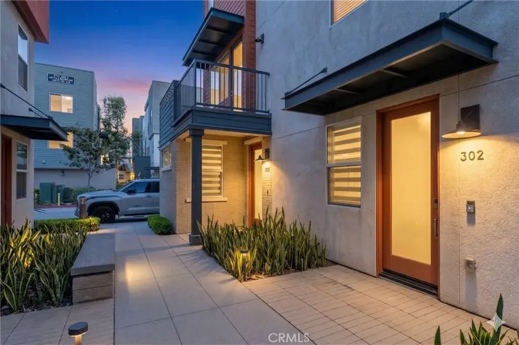 9914 Artesia 302, Bellflower