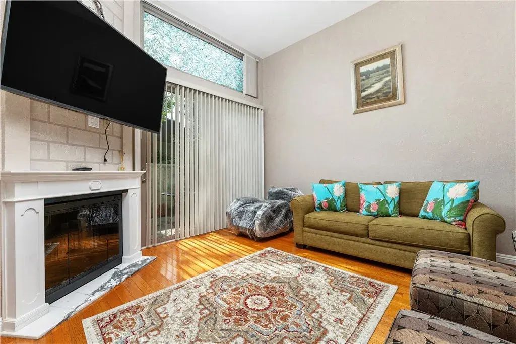 6201 Shoup 75, Woodland Hills