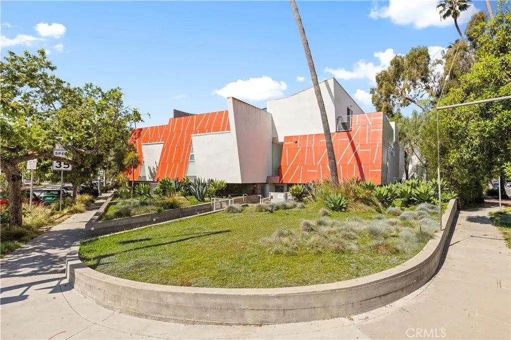 719 Venice Boulevard, Venice
