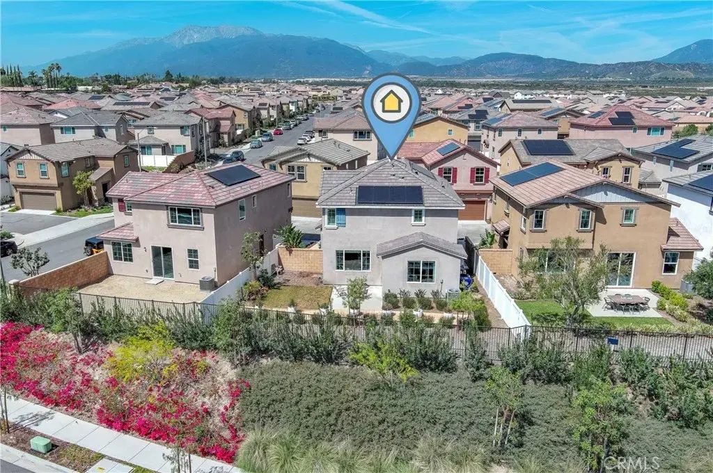 2431 Gunner Ridge Way, Rialto