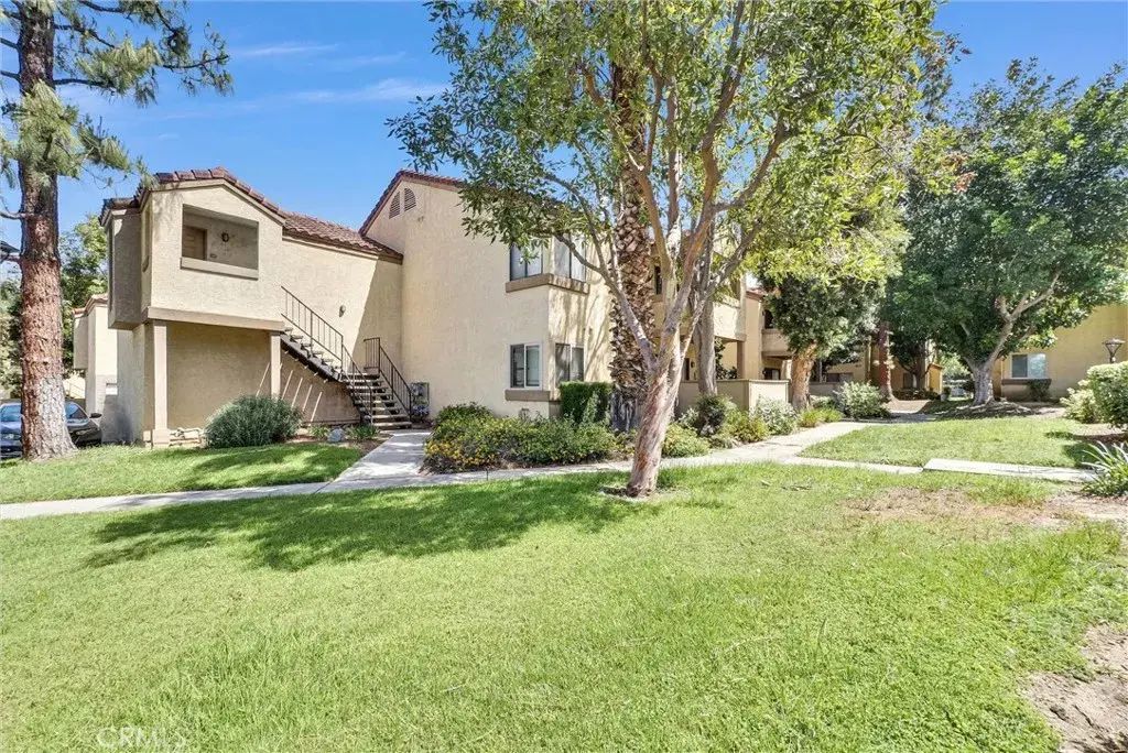1136 W Blaine Street 203, Riverside
