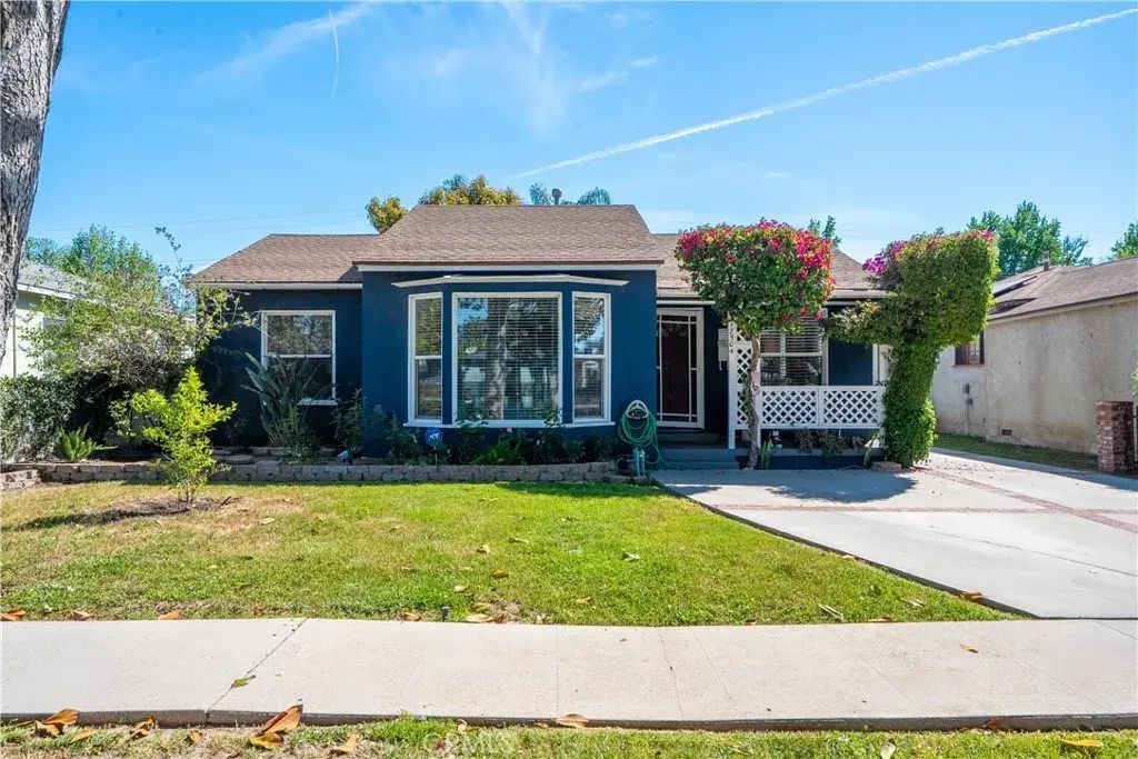 17504 Hamlin, Lake Balboa